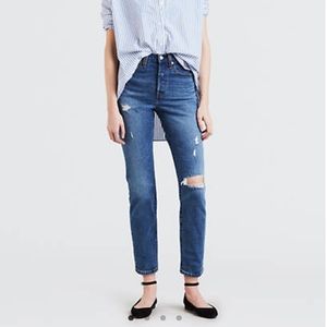 BNWTs Levi’s Icon Wedgie Fit Jeans size 24